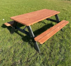 Goedkopepicknicktafels.nl | Zwart Bruine XL Picknicktafel Bruno | Tuintafel 6 Persoons | Bruin Zwart Gespoten Gedroogd Grenen Hout! -Tuinmeubelen 1200x1127 2