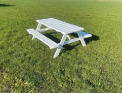 Goedkopepicknicktafels.nl | Witte XL Picknicktafel | Tuintafel 6 Persoons | Wit Gespoten Gedroogd Grenen Hout! 12 Goedkopepicknicktafels.nl | Witte XL Picknicktafel | Tuintafel 6 Persoons | Wit Gespoten Gedroogd Grenen Hout! -Tuinmeubelen 1200x918 2